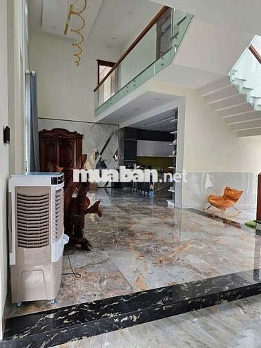 Biệt thự khủng 952m2 2 tầng ( 17m x 60m) Hồ bơi. Sân Vườn Lê Thị Riêng