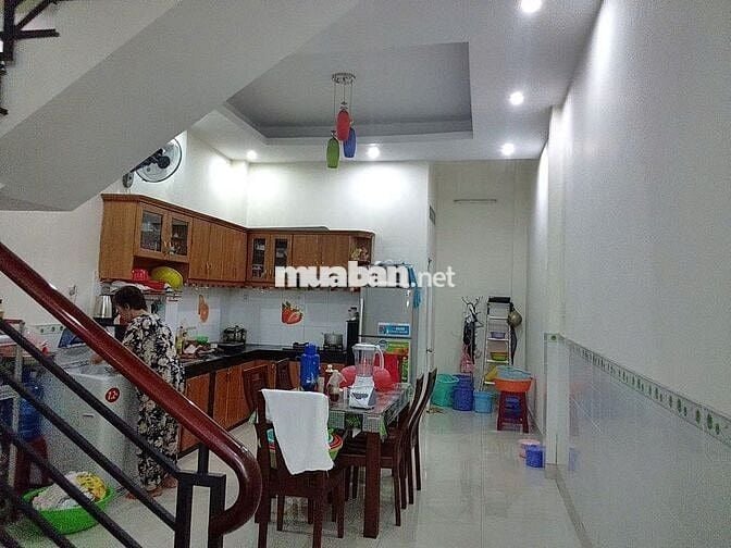Cho thuê nhà HXH ngay chợ Tân Thuận - 4x13m 2PN 2WC - Giá 11 triệu