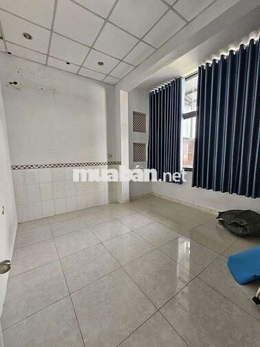 Nhà mới gần chợ 03.07 _HTcity, sân ôtô ,bancông rộng, 3pn .hẻm xe tải