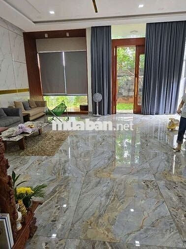 Biệt thự khủng 952m2 2 tầng ( 17m x 60m) Hồ bơi. Sân Vườn Lê Thị Riêng
