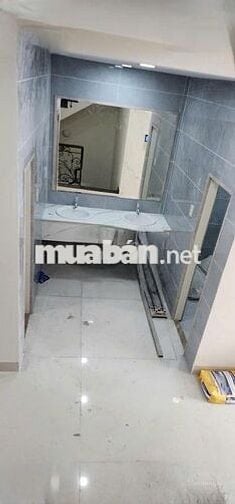 Cho thuê nhà nguyên căn đường Bàu Cát 8x20 trệt 4 lầu