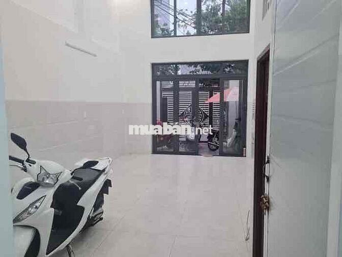 Bán nhà MT đưởng số 8.-3 tầng  5.5x20. 3pn sổ đẹp gia 9ty5 TL.