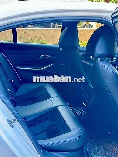 BMW 3 Series 2022 320i M Sport - 28000 km