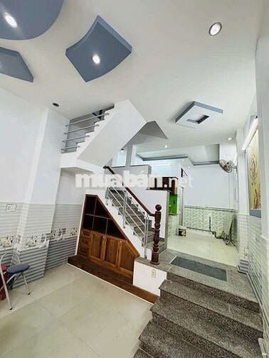 Bán nhà 3 Tầng- 44m2- 4PN - Hẻm nhựa xe tải- Phạm văn Chí Q6