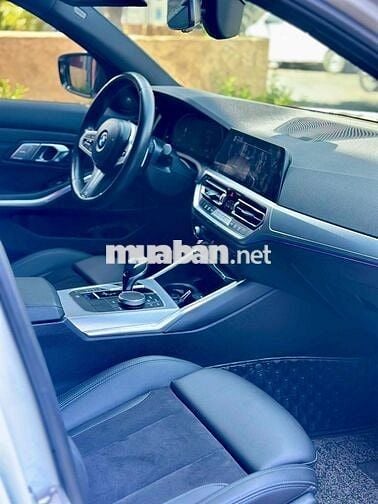 BMW 3 Series 2022 320i M Sport - 28000 km