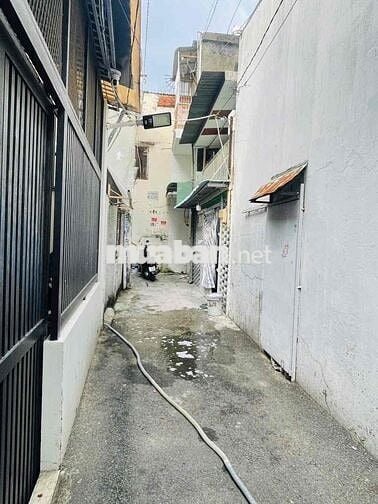 Bán Nhà Trệt. lững. lầu. 3 phòng. Phường 16. hẻm đẹp.