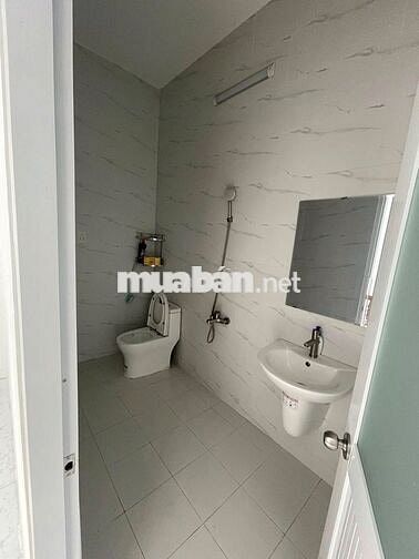 Cho thuê nhà mặt tiền đường Hoàng Hoa Thám 4x22 trệt 3 lầu