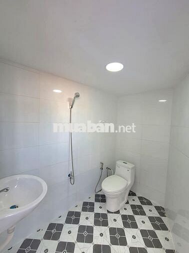 BÁN NHÀ NGAY QUỐC LỘ 1A - VÀO 10M - HẺM 2 MẶT TIỀN - GIÁ: 1,298 TỶ