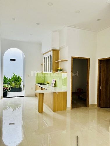 Biệt thự sân vườn 123m2 - 3pn - xe hơi - sát MT 