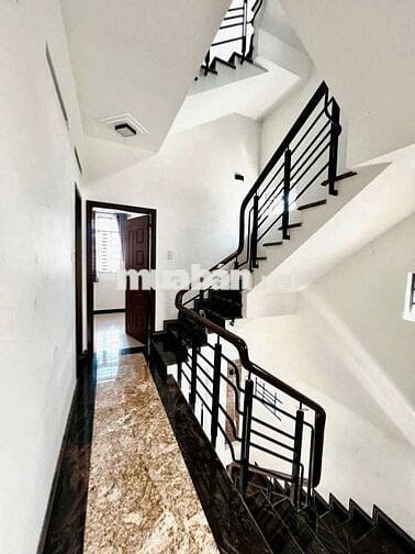 Cho thuê nhà NC 3 mặt tiền Nguyễn Văn Lượng P17 Gò Vấp