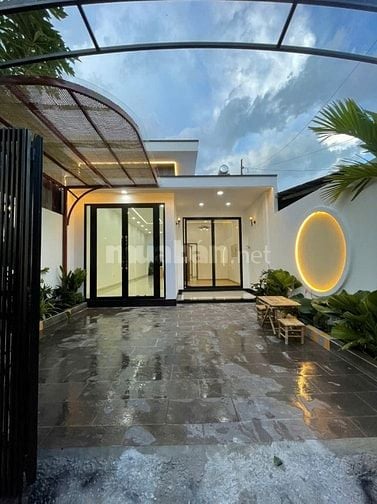 Biệt thự sân vườn 123m2 - 3pn - xe hơi - sát MT 