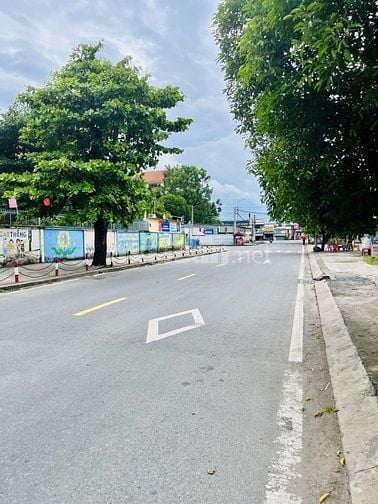 Biệt thự sân vườn 123m2 - 3pn - xe hơi - sát MT 