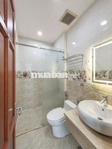 Sắp trống phòng y hình Ban công cửa thoáng Full nội thất Có thang máy