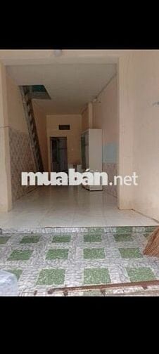 Nhà mặt tiền nhựa có 1 lầu  sạch sẽ thoáng mát