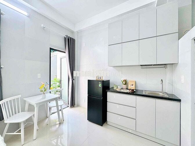 SIÊU PHẨM CĂN HỘ STUDIO BAN CÔNG FULL NỘI THẤT CÓ THÁNG MÁY