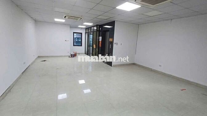CHO THUÊ MẶT BẰNG TẠI TẦNG 2 NHÀ MẶT PHỐ PHẠM VĂN ĐỒNG. DT 70M²