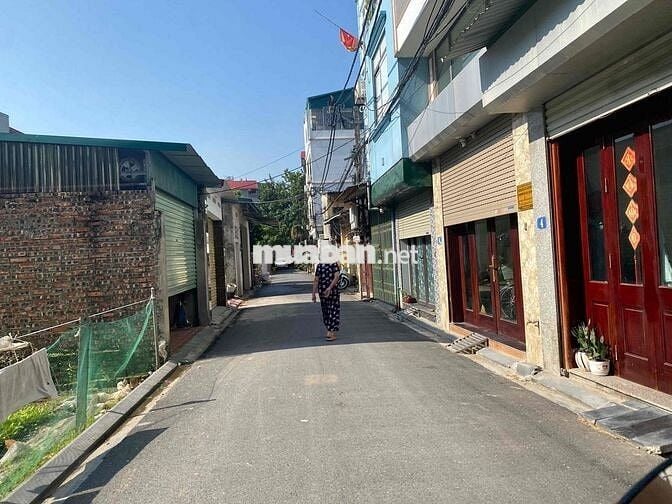 CHÍNH CHỦ TÔI CẦN BÁN NHÀ MỚI XÂY SẴN Ở,ĐƯỜNG THÔNG Ô TÔ