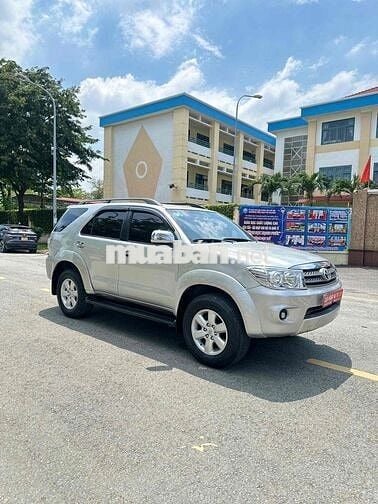 Toyota Fortuner 2010 2.7V 4x4 AT -