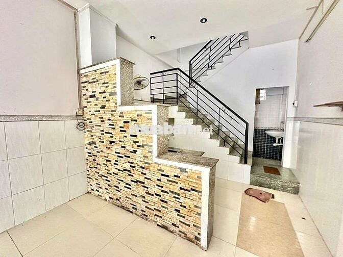 Bán nhà thoáng mát hẻm 138 đường Ngô Quyền P5 Q10