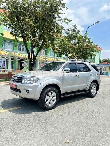 Toyota Fortuner 2010 2.7V 4x4 AT -