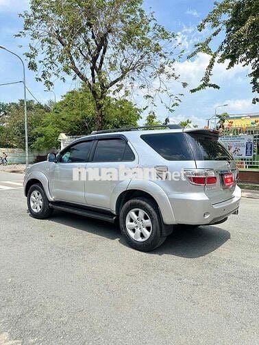 Toyota Fortuner 2010 2.7V 4x4 AT -