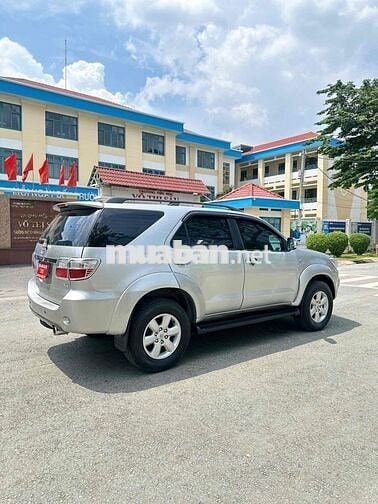 Toyota Fortuner 2010 2.7V 4x4 AT -