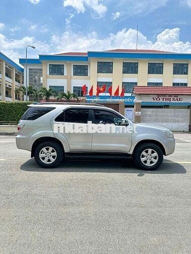 Toyota Fortuner 2010 2.7V 4x4 AT -