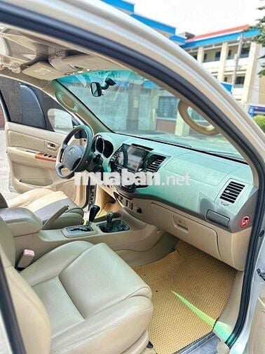 Toyota Fortuner 2010 2.7V 4x4 AT -