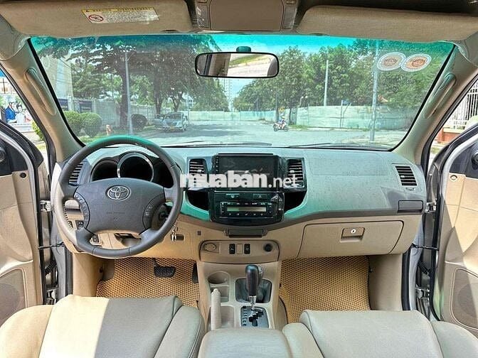 Toyota Fortuner 2010 2.7V 4x4 AT -