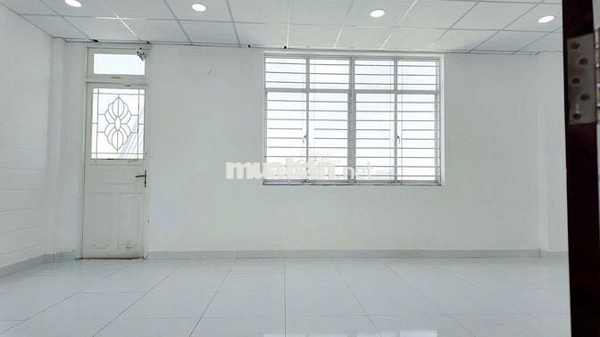Cho thuê văn phòng mặt tiền đường Ung Văn Khiêm,dt 105m²
