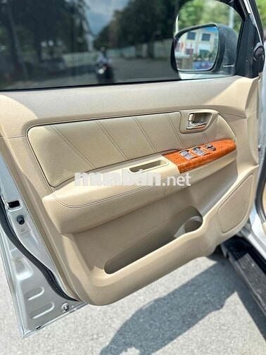 Toyota Fortuner 2010 2.7V 4x4 AT -