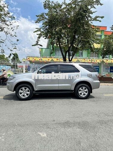 Toyota Fortuner 2010 2.7V 4x4 AT -