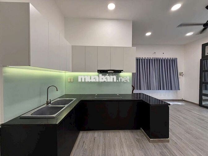 Bán nhà đẹp mới đường Lê Hồng Phong P2 Q10