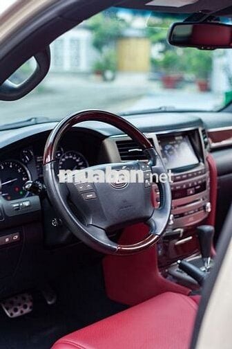 Lexus LX570 2014 màu vàng cát