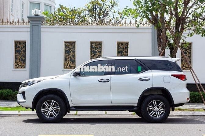 Toyota Fortuner 2.4L 4x2 AT 2022 trắng