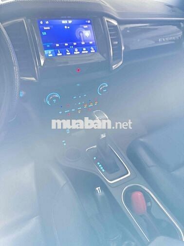 Everest Titanium model 2022 2.0L AT 4x2 - xe đẹp