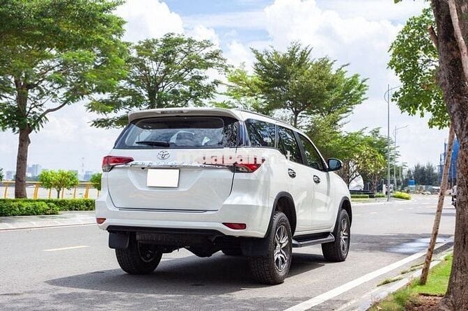 Toyota Fortuner 2.4L 4x2 AT 2022 trắng