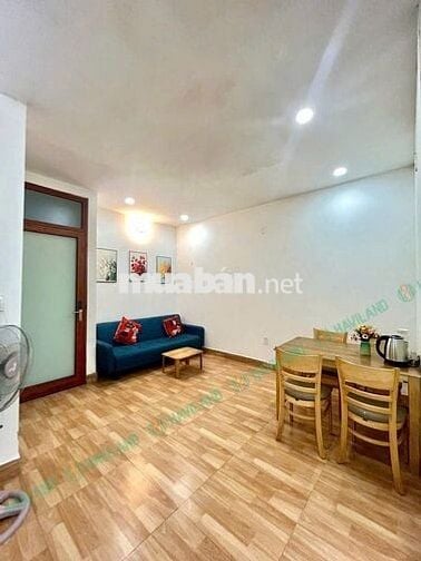 CHO THUÊ CĂN HỘ FULL NỘI THẤT CÓ BAN CÔNG NGAY BỜ SÔNG