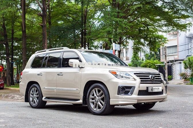 Lexus LX570 2014 màu vàng cát
