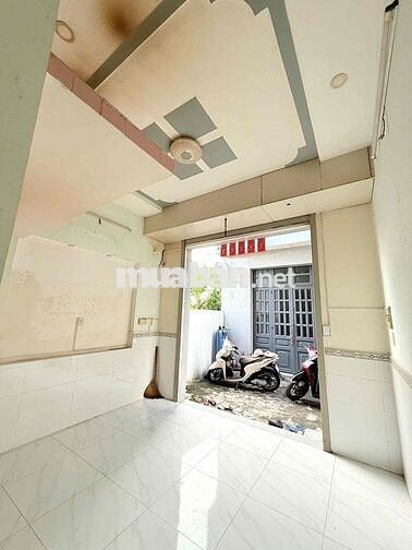 Nhà cách chợ Hưng Long 200m 4x11,6 2 phòng ngủ 2 nvs ( Sổ Hồng Riêng )