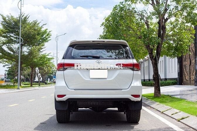 Toyota Fortuner 2.4L 4x2 AT 2022 trắng