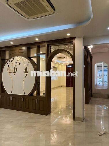Biệt Thự Cho Thuê Nguyễn Thái Bình_ 10x18m_ Trệt 2 Lầu Sân Thượng.