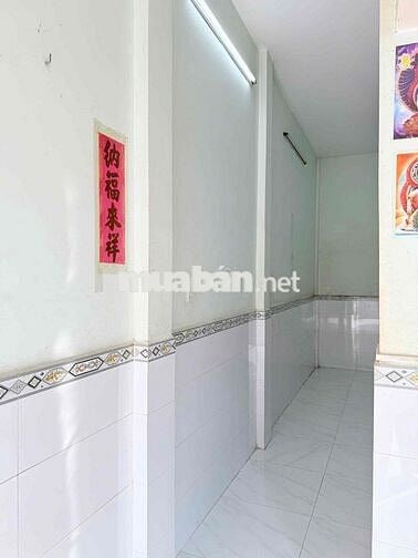 Nhà cách chợ Hưng Long 200m 4x11,6 2 phòng ngủ 2 nvs ( Sổ Hồng Riêng )