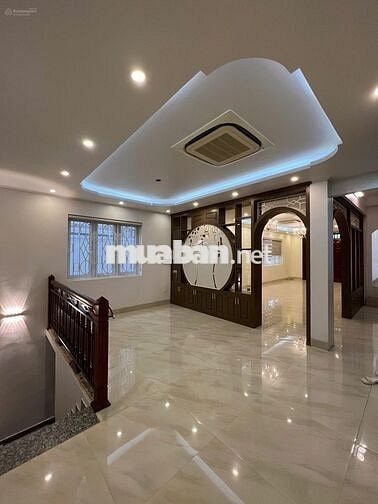 Biệt Thự Cho Thuê Nguyễn Thái Bình_ 10x18m_ Trệt 2 Lầu Sân Thượng.