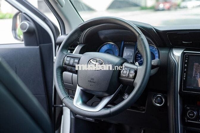 Toyota Fortuner 2.4L 4x2 AT 2022 trắng