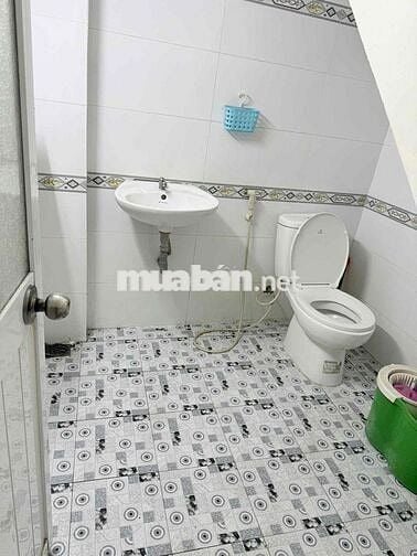 Nhà cách chợ Hưng Long 200m 4x11,6 2 phòng ngủ 2 nvs ( Sổ Hồng Riêng )