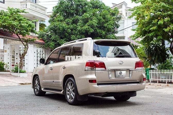 Lexus LX570 2014 màu vàng cát