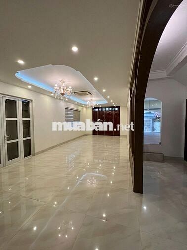 Biệt Thự Cho Thuê Nguyễn Thái Bình_ 10x18m_ Trệt 2 Lầu Sân Thượng.