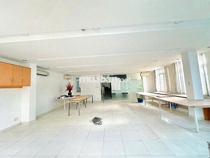 TÒA NHÀ CHO THUÊ NGAY BẠCH ĐẰNG_ HẦM TRỆT 4 LẦU SÀN SUỐT. THANG MÁY
