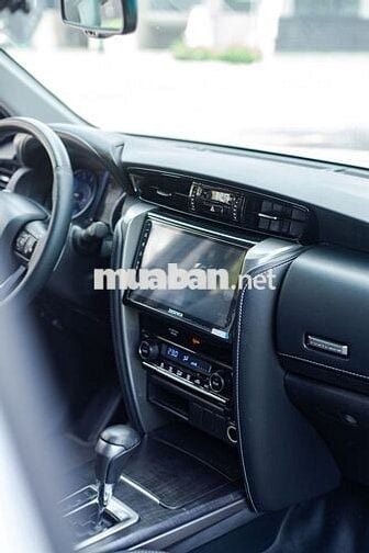 Toyota Fortuner 2.4L 4x2 AT 2022 trắng